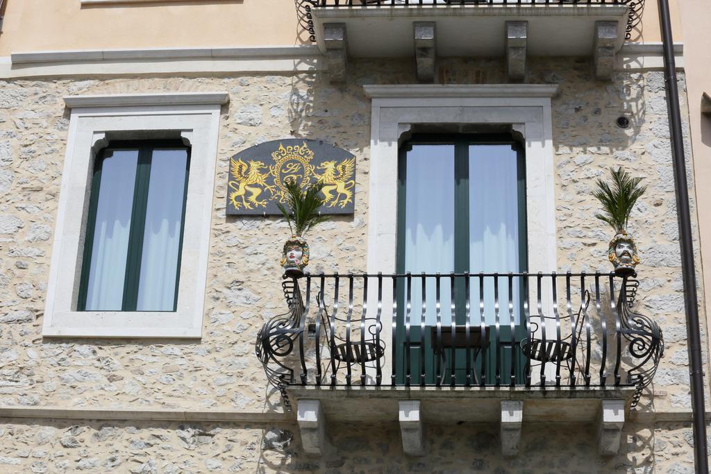 I Due Grifoni Studio Flat تاورمينا المظهر الخارجي الصورة